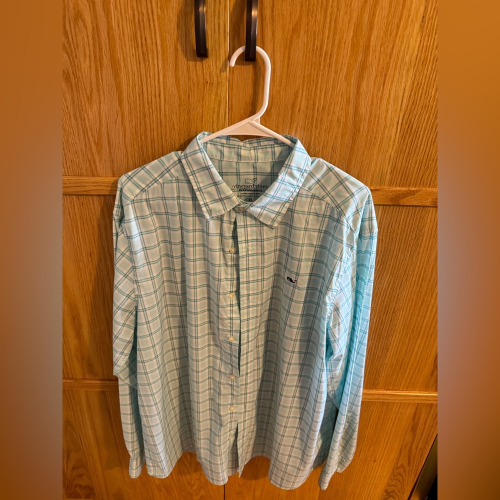Vineyard Vines Performance classic fit whale shirt